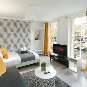 Guest house Private Double Shared Bathroom Near Centre, London