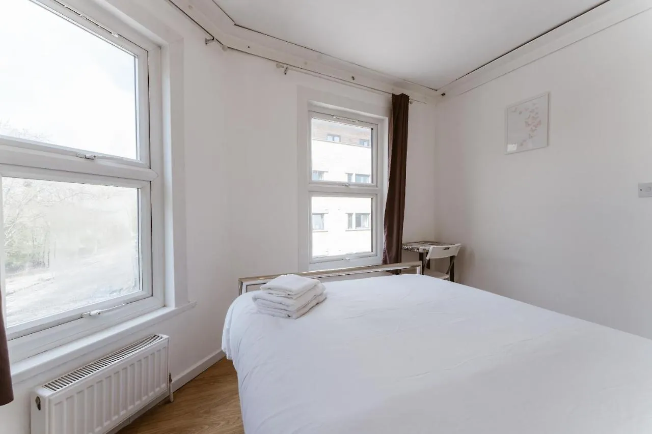 Mile End Double Rooms 27 Guest House London