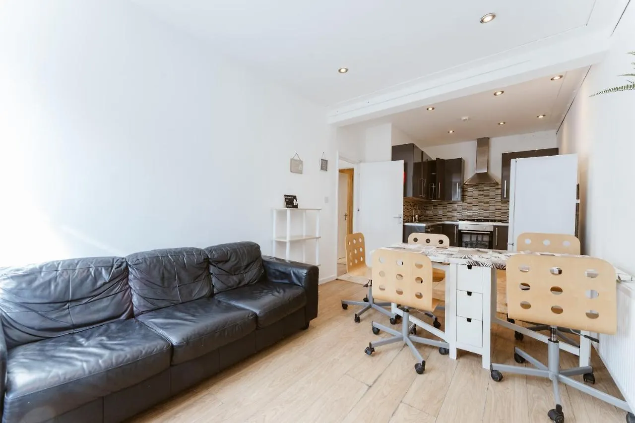 Mile End Double Rooms 27 Guest House London