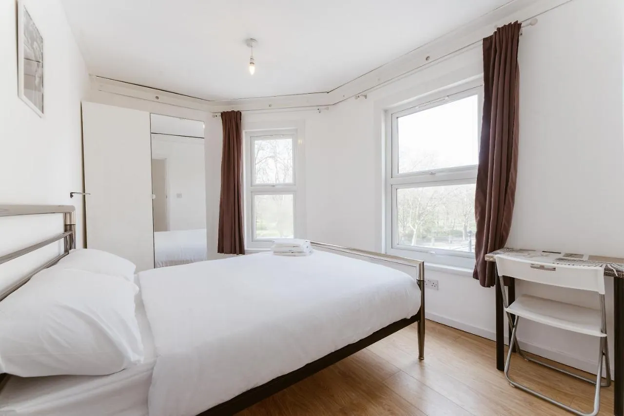 Mile End Double Rooms 27 Guest House London