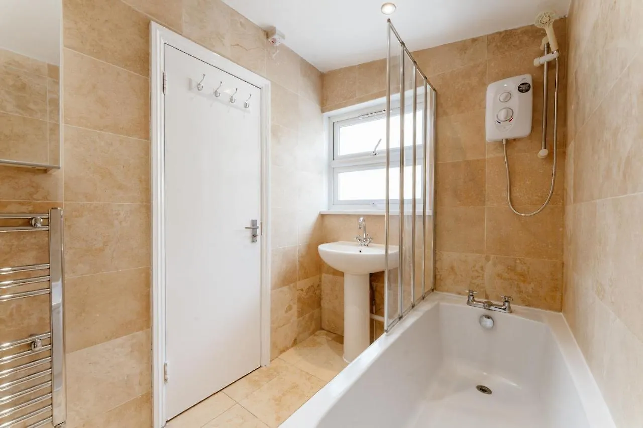 Mile End Double Rooms 27 Guest House London