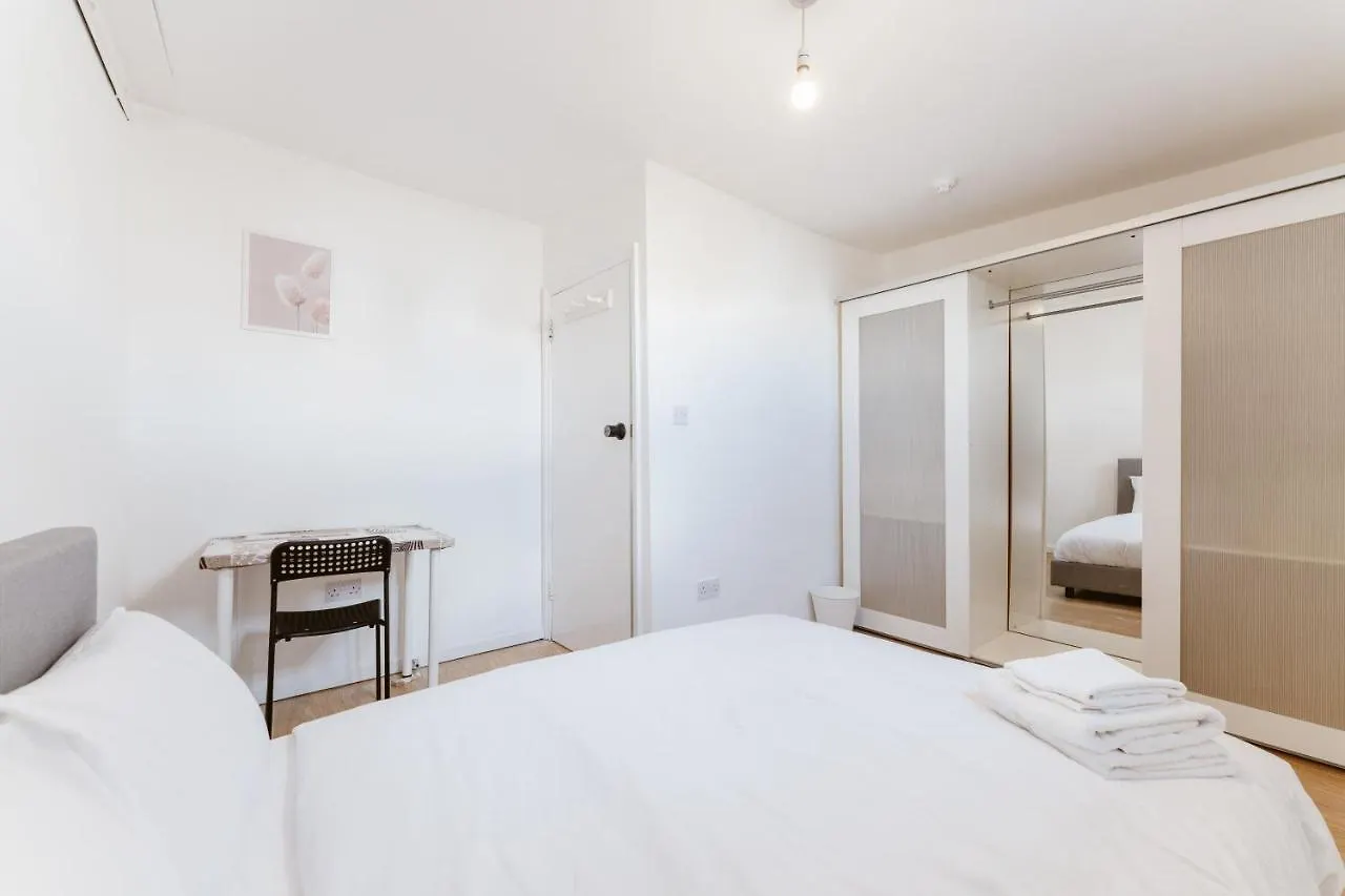 Mile End Double Rooms 27 Guest House London