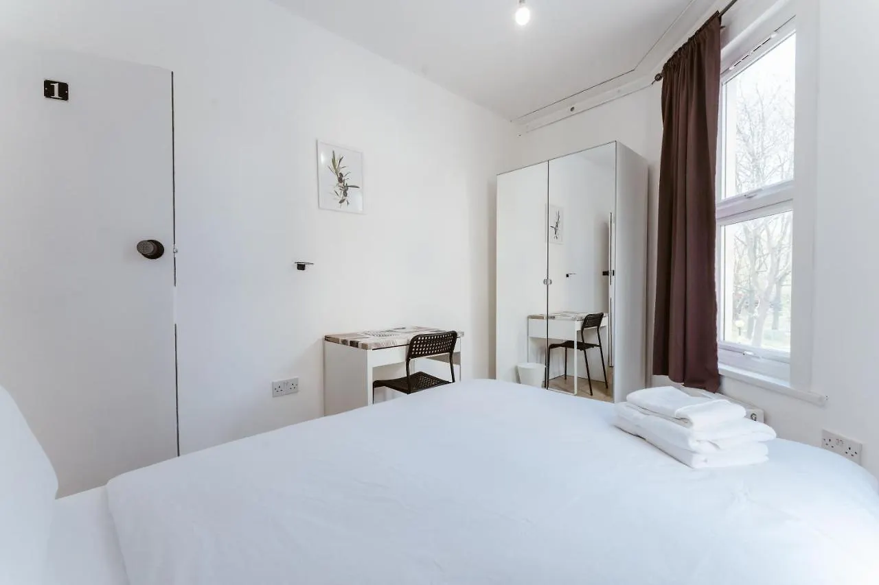 Mile End Double Rooms 27 Guest House Londra