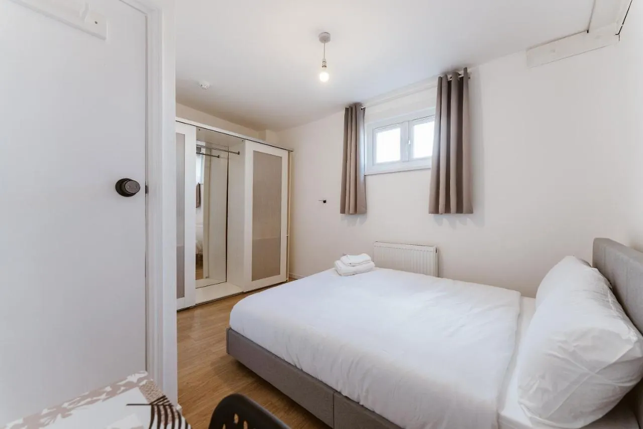 Mile End Double Rooms 27 Guest House Londra 0*,